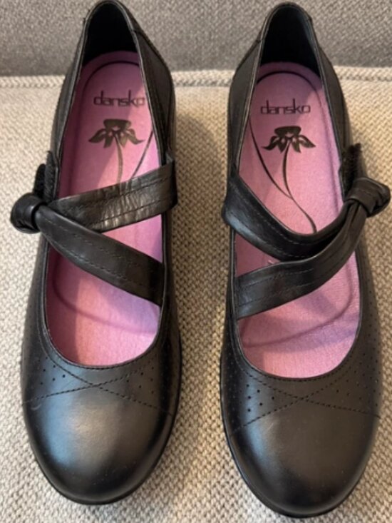 Dansko Shoes - Dansko Deidra Mary Jane flats with perforated details sz 38